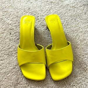 Mint condition Zara Pistachio Faux Leather Block Heel Sandals. Size 36